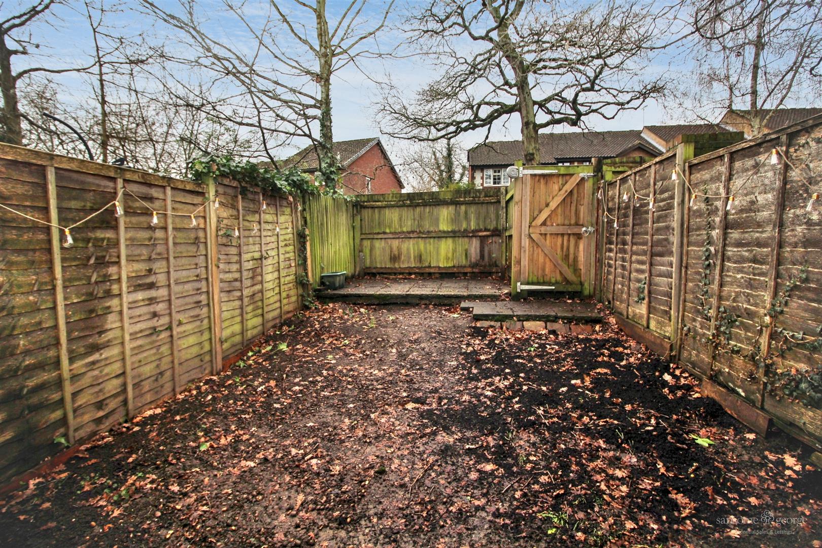 Horseshoe Crescent, Burghfield Common, Reading